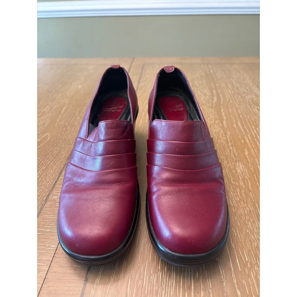 Dansko Leather Wedge Clogs Womens 39 Red Pleated Slip On Loafers Professional